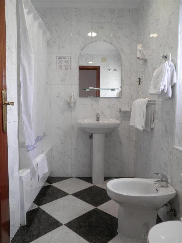 Hotel Oasis *