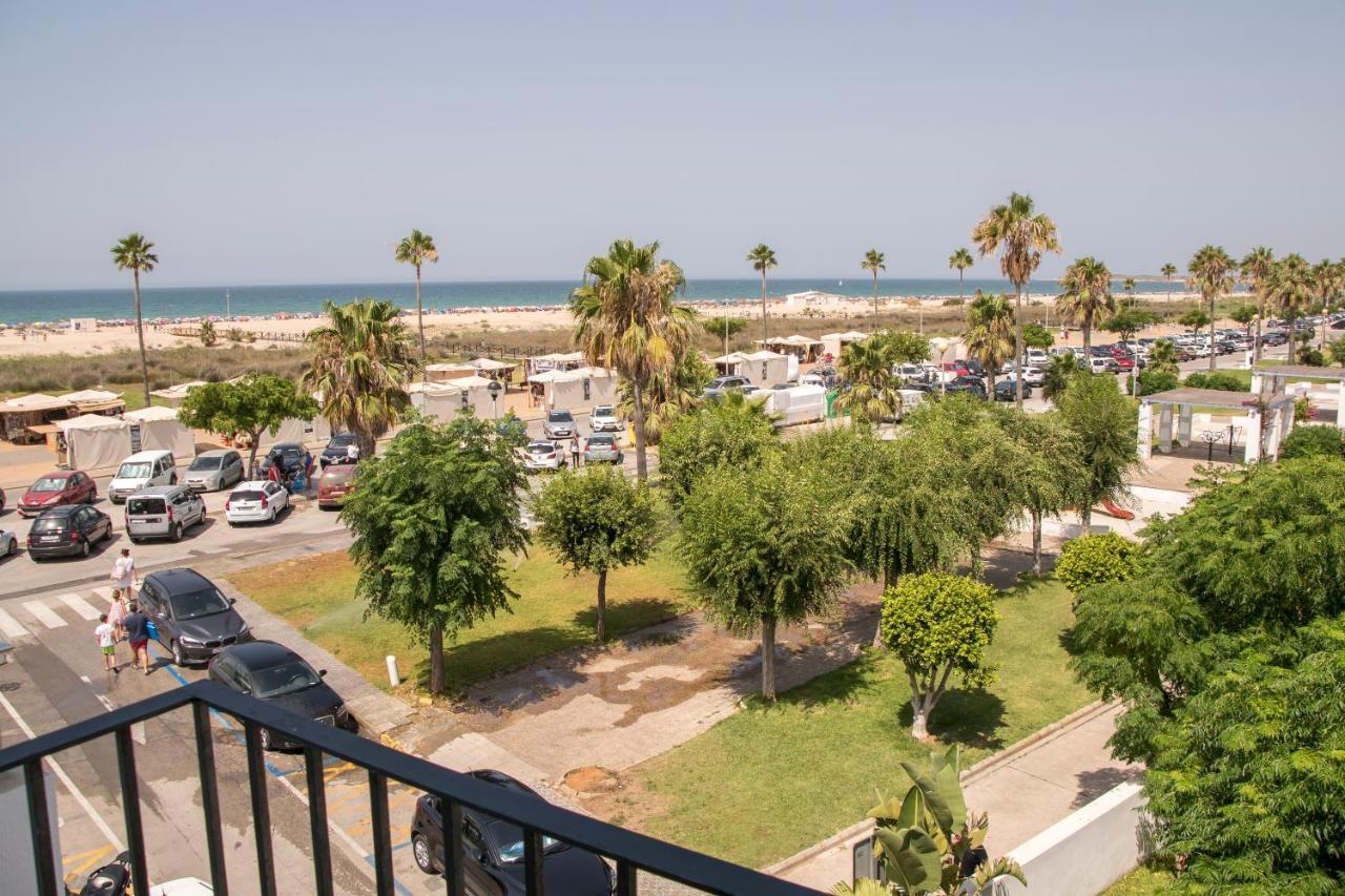 Oasis Hotel *